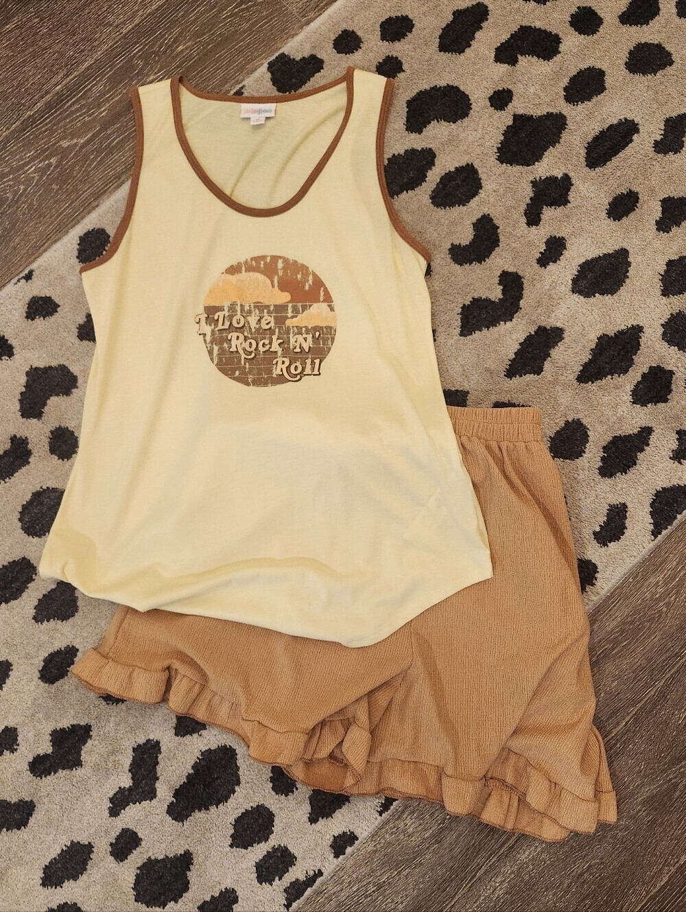Lularoe Simply Comfortable Ruffle Light Brown Elastic Shorts Size Medium NEW - Picture 2 of 7